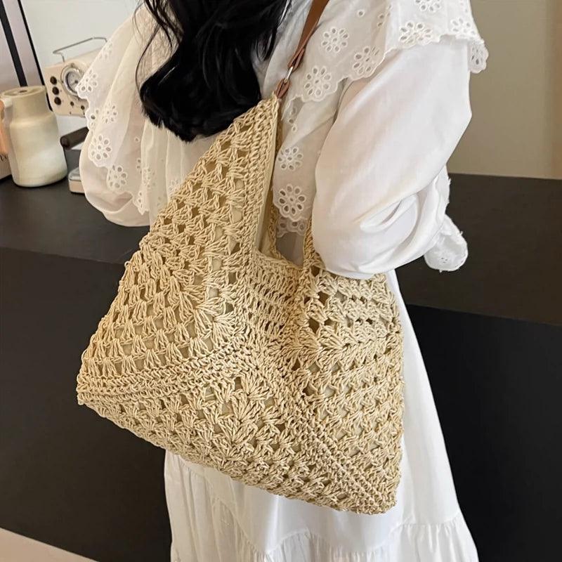 Chic and Spacious: Large Capacity Straw Crossbody Bag – Ideal for Sunny Days Carauana Store