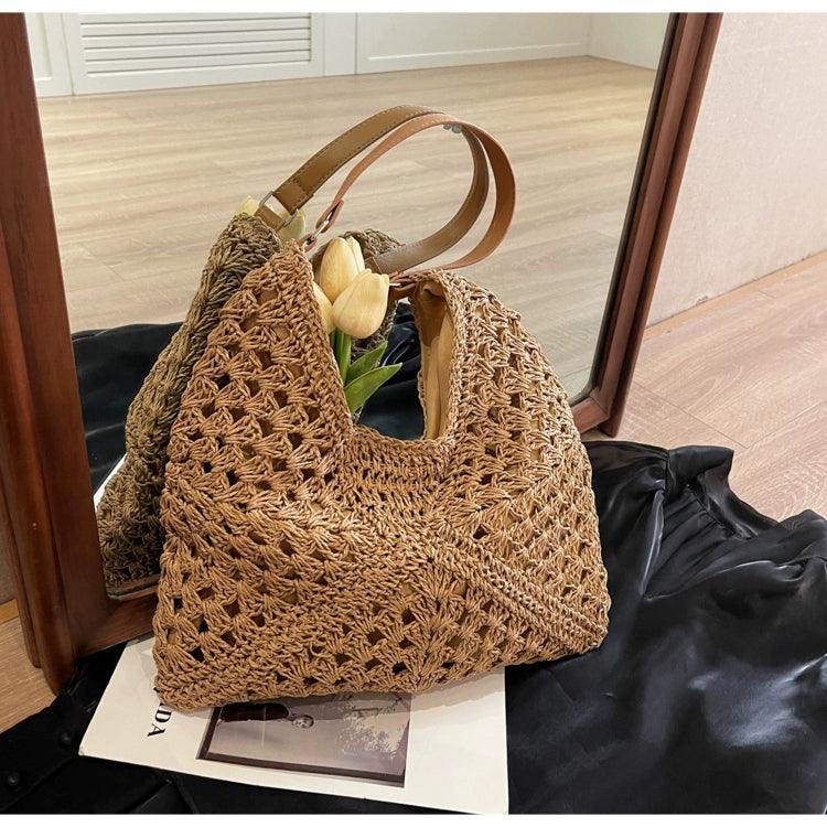 Chic and Spacious: Large Capacity Straw Crossbody Bag – Ideal for Sunny Days Carauana Store