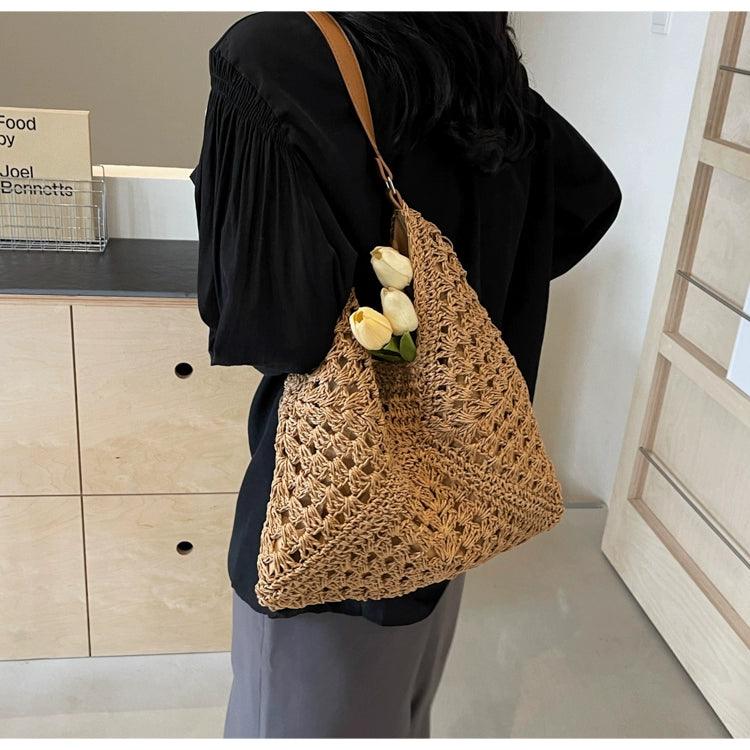 Chic and Spacious: Large Capacity Straw Crossbody Bag – Ideal for Sunny Days Carauana Store