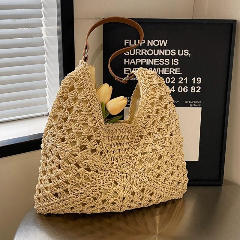 Chic and Spacious: Large Capacity Straw Crossbody Bag – Ideal for Sunny Days Carauana Store