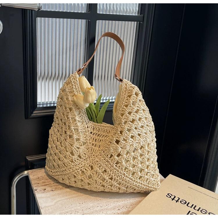 Chic and Spacious: Large Capacity Straw Crossbody Bag – Ideal for Sunny Days Carauana Store