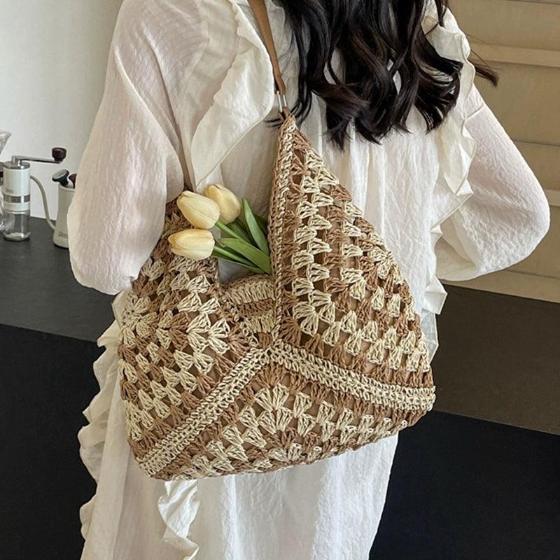 Chic and Spacious: Large Capacity Straw Crossbody Bag – Ideal for Sunny Days Carauana Store