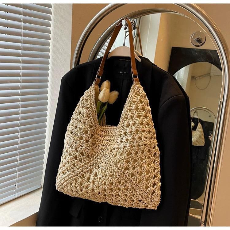 Chic and Spacious: Large Capacity Straw Crossbody Bag – Ideal for Sunny Days Carauana Store