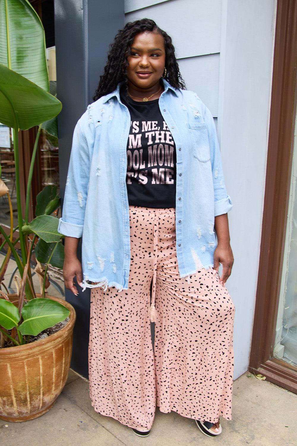 Simply Love Full Size IT'S ME,HI I'M THE COOL MOM IT'S ME Round Neck T-Shirt Carauana Store